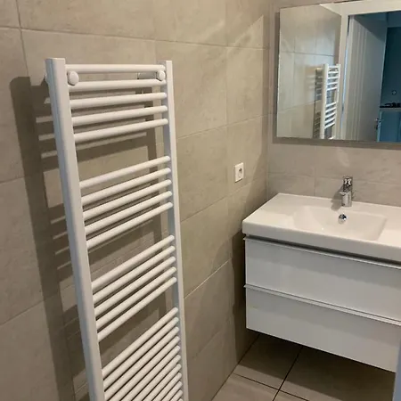 Les Pieds Dans L'eau Du Trottel *