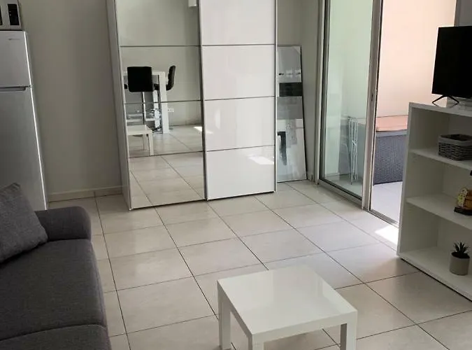 Les Pieds Dans L'eau Du Trottel Apartment *