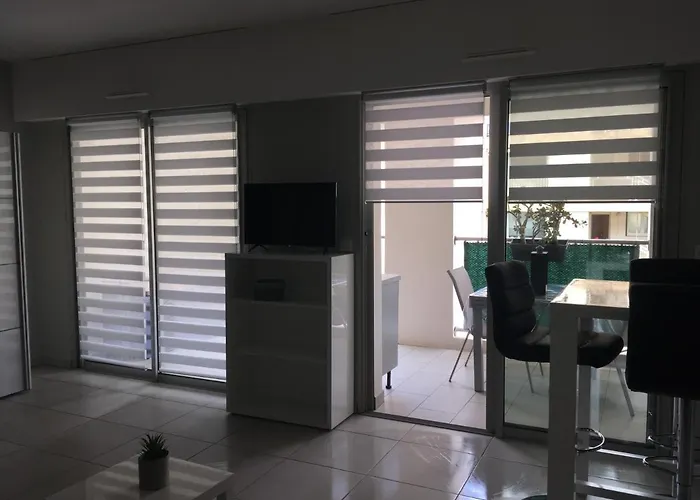 Les Pieds Dans L'eau Du Trottel Ajaccio (Corsica)